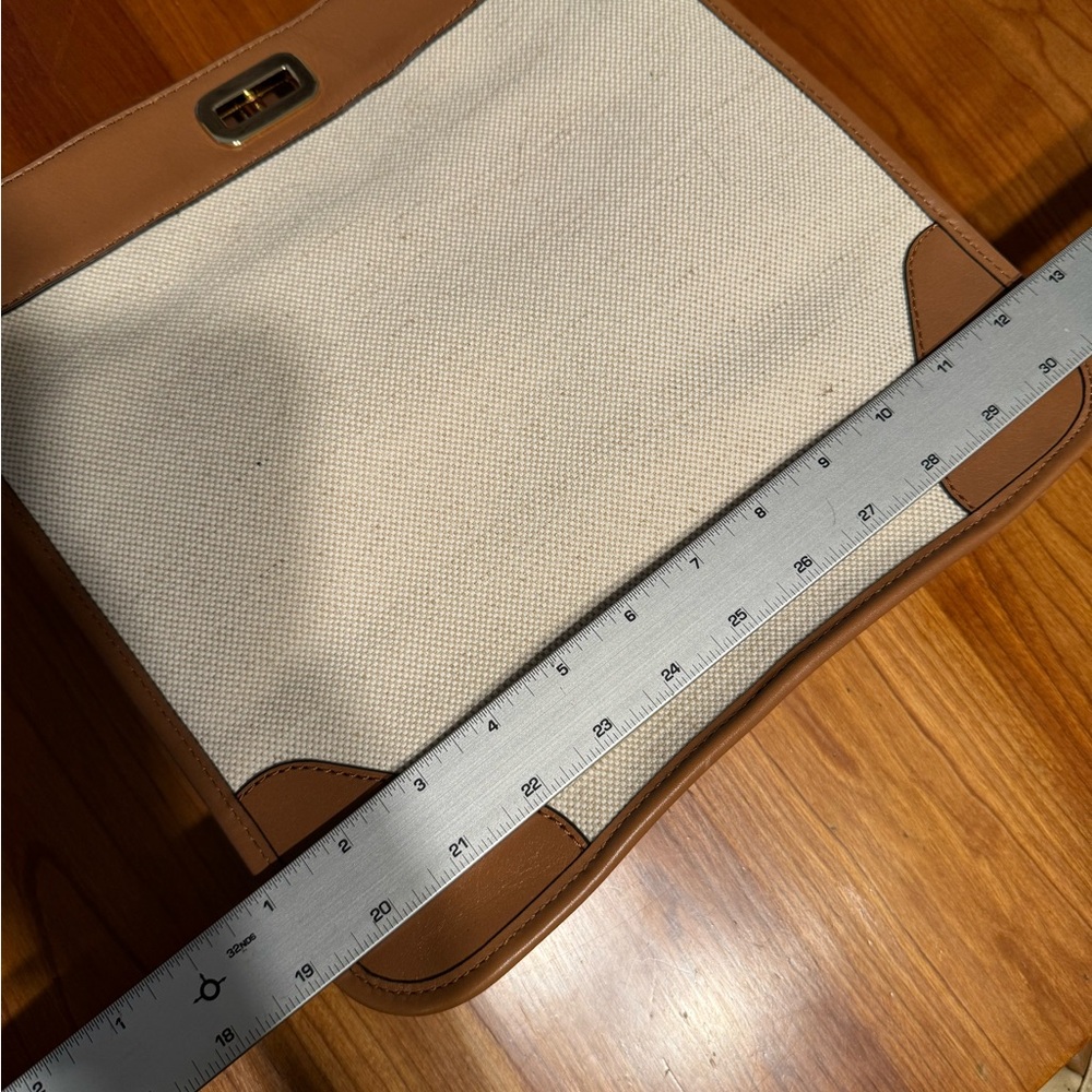 Michael Kors beautiful tan handbag - Picture 14 of 16